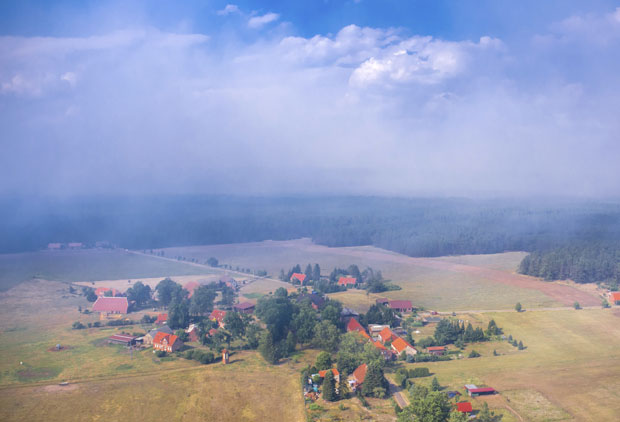 На хиљаде ватрогасаца и војника се бори са пожарима 
